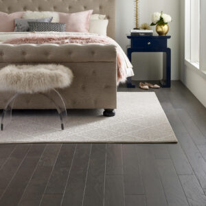 Bedroom hardwood flooring | Green's Floors & More