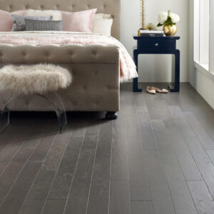 Bedroom hardwood flooring | Green's Floors & More
